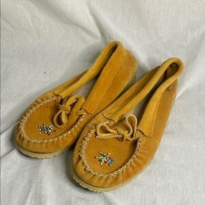 Laurentian Chief Suede Moccasins Beaded Made in Canada Women’s 9